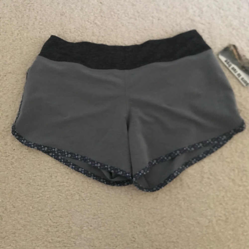 Run in Rabbit Women Hopper Shorts, size medium. Grey heather w/ flowers on trim